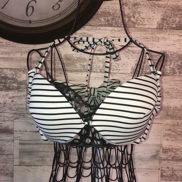 Victoria’s Secret swim suit top bikini top stripped swim wear size 32DD summer‌ - Picture 1 of 8